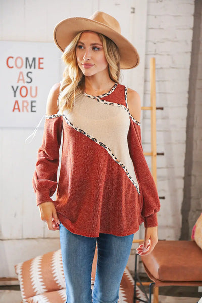 Top con hombros descubiertos y estampado de leopardo Danielle - ¡Reg & Plus!