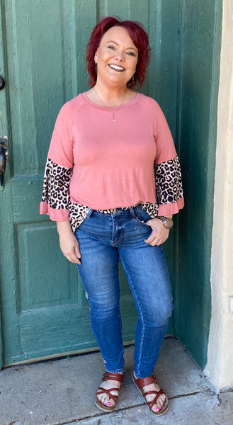 20707-8765 Top Adrien con cuello redondo y manga acampanada