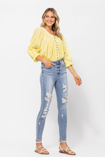 82293 Kady Vaqueros ajustados en color azul Judy, de talle alto, con lejía y salpicaduras