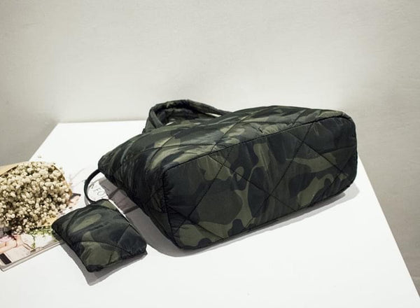 31127 Camo Quilted Clutch Bag