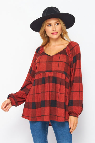 Top rojo con mangas abullonadas y cuadros de Monica