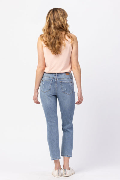 82281 Vaqueros Boyfriend desgastados de talle alto Ellaina de Judy Blue Jeans