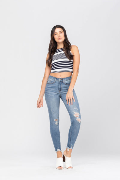 82150 Kennedy Judy Blue Jeans ajustados con dobladillo deshilachado de 27"