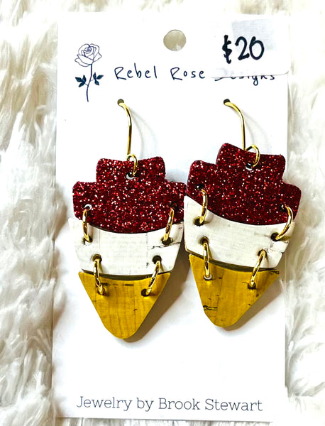 Pendientes KC pequeños con punta de flecha