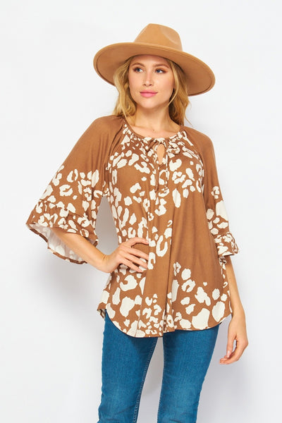 Top Gail con estampado animal y mangas con volantes y cordón