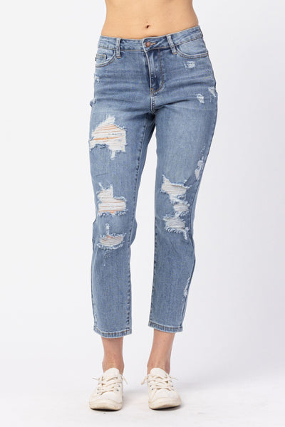 82281 Vaqueros Boyfriend desgastados de talle alto Ellaina de Judy Blue Jeans