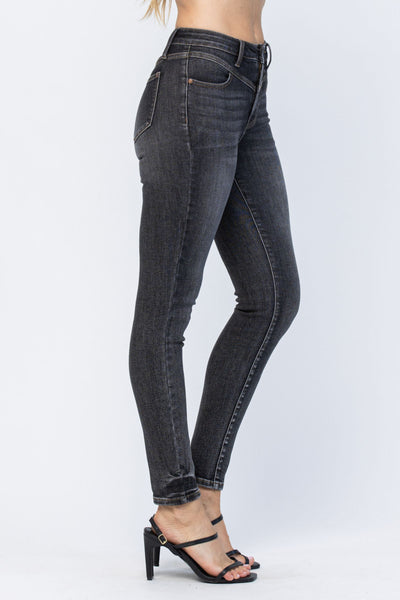 Tabitha Hi-Rise Vintage Black Wash Front Yoke Skinny Judy Blue Jeans