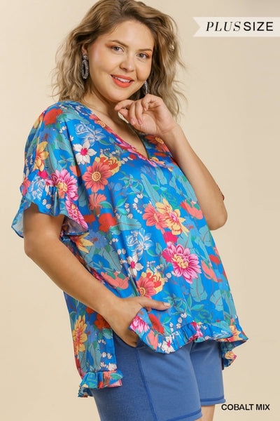 Top con dobladillo con volantes y cuello en V con estampado floral de satén Susanne - ¡Reg & Plus!