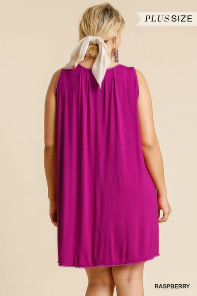 4884 Tina Vestido recto básico sin mangas con cuello redondo