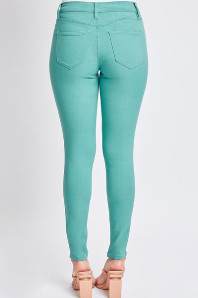 Pantalones pitillo de tiro medio Hyperstretch de Lana YMI Jeanswear - ¡EXCLUSIVO EN LÍNEA!