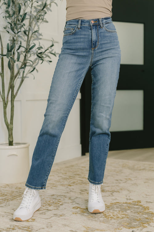 Izzie High Waist Straight Fit Judy Blue Jeans