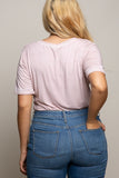 8081 Camiseta Diana con cuello en V y detalle de bolsillo con pestañas en contraste