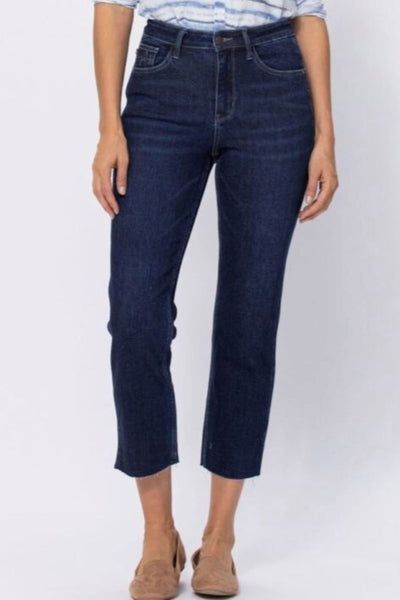 88375 Betsy pantalones vaqueros cortos de talle alto y corte recto con abertura lateral de Judy Blue Jeans