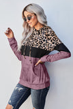 Sudadera con capucha con diseño de leopardo y bloques de color - ¡EXCLUSIVO EN LÍNEA!