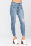 82150 Kennedy Judy Blue Jeans ajustados con dobladillo deshilachado de 27